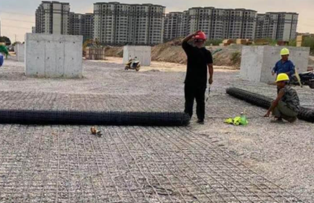 濉溪土工格栅铺设前地基要怎么处理？